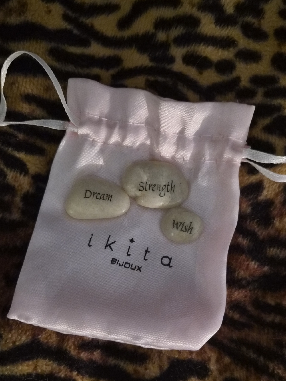 Bisjoux Pink Satin Drawstring Pouch with Inspiring Stones - Picture 2 of 2